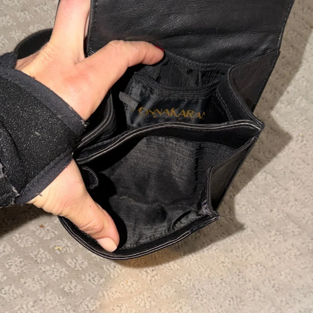 Vintage 90’s DKNY beautiful  Leather cross body  Bag - Picture 3 of 4